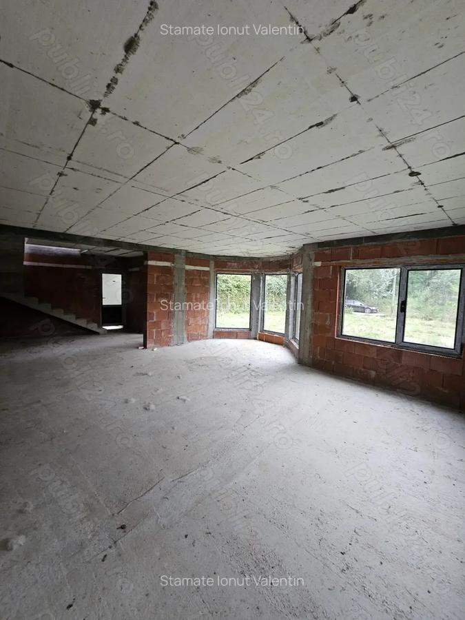 Casa noua la ro?u, 231mp, teren 1067mp, garaj - 3