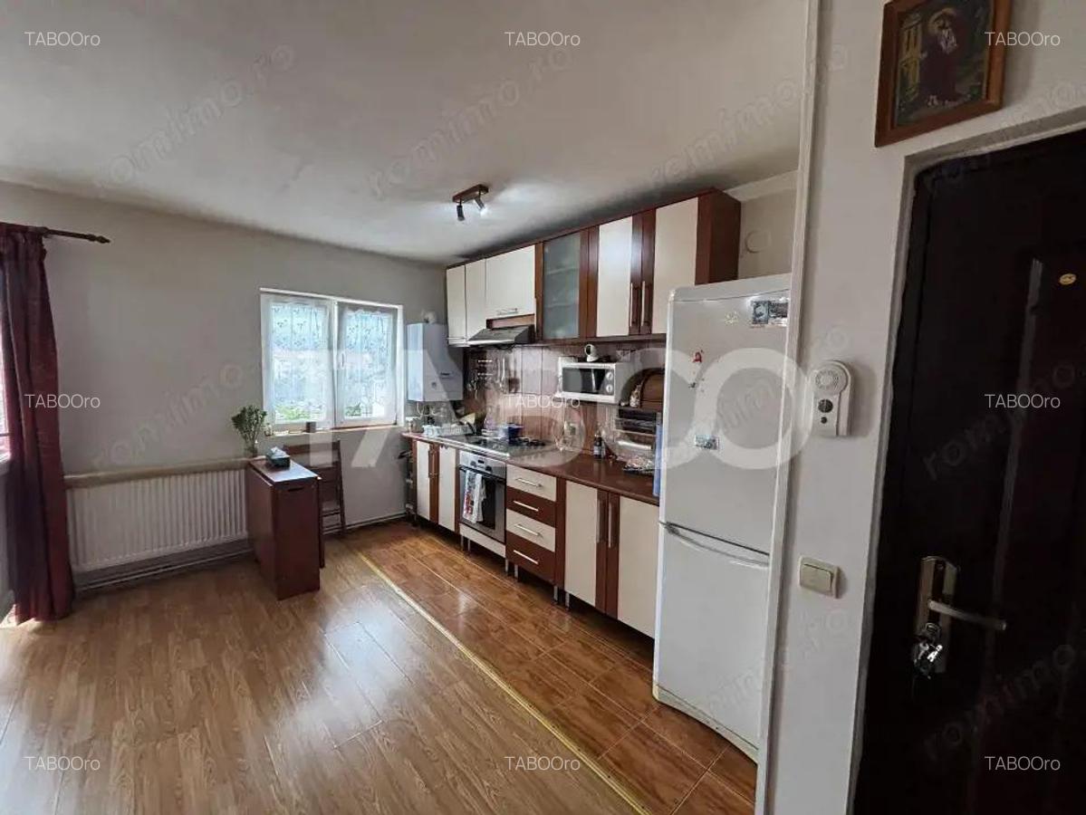 Apartament de vanzare 3 camere complet mobilat utilat Valea Aurie - 2