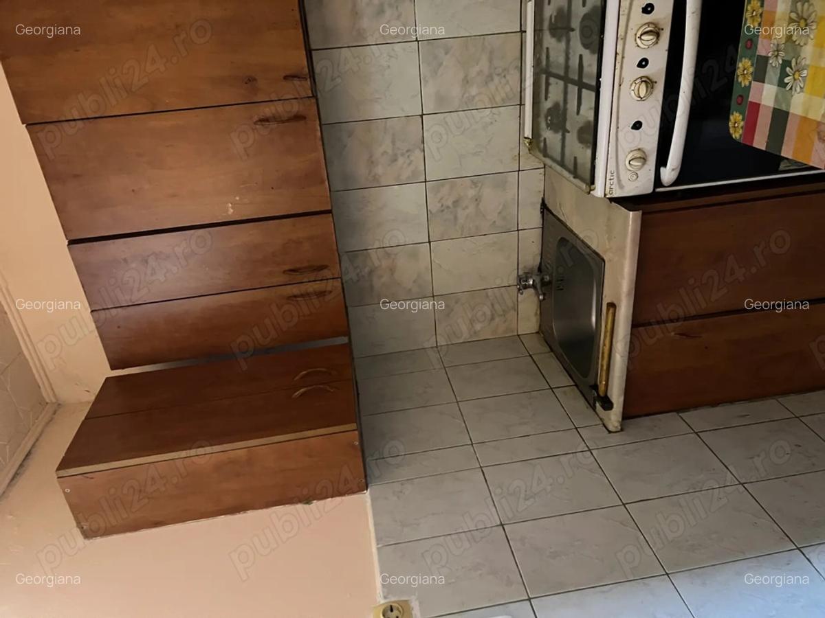 Garsoniera de vanzare cu priveli?te spre terenul de fotbal - 4