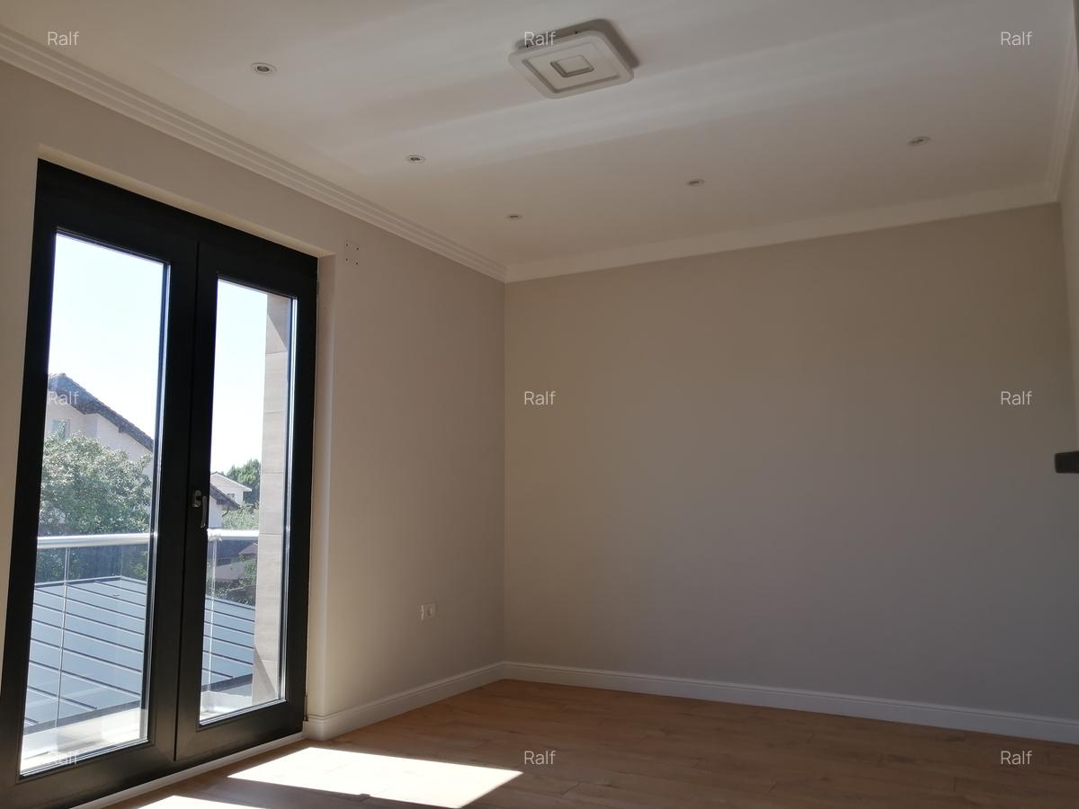 Casă cu 5 camere în Dumbrăvița - 4