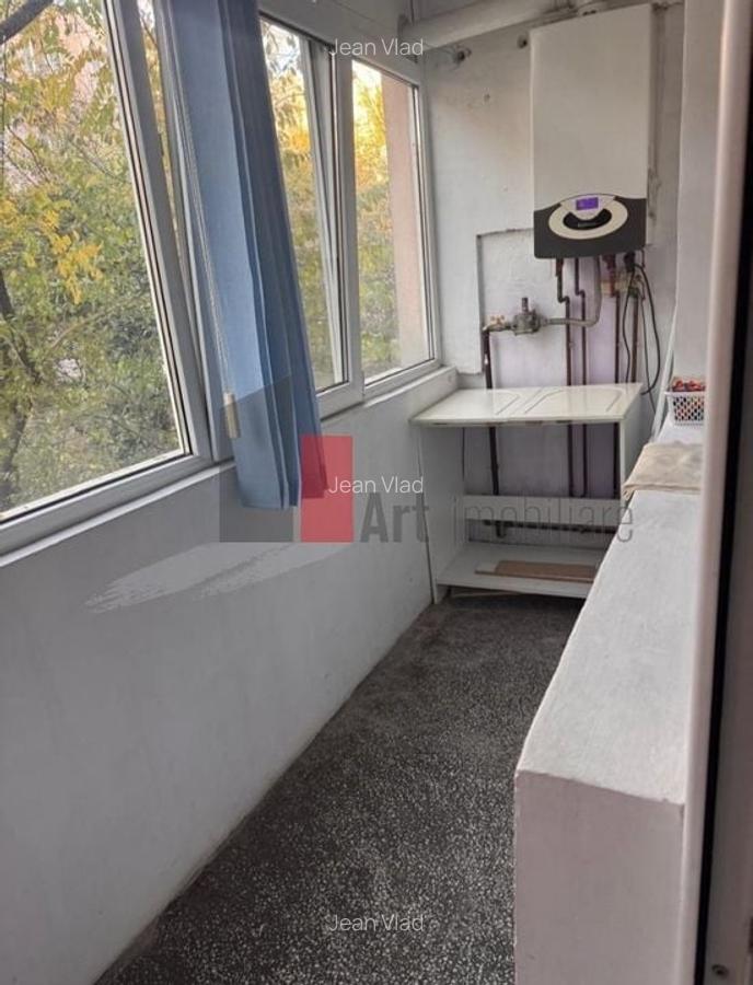 Apartament cu 4 camere decomandat în Titan - 10