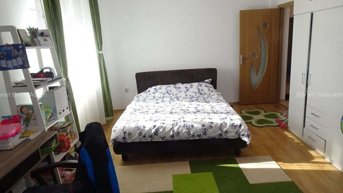 Vand apartament 2 camere decomandat in Deva, zona Garii, et. 3, bloc de 3 etaje acoperit cu pod - 4 Vand apartament 2 camere decomandat in Deva, zona Garii, et. 3, bloc de 3 etaje acoperit cu pod - 4