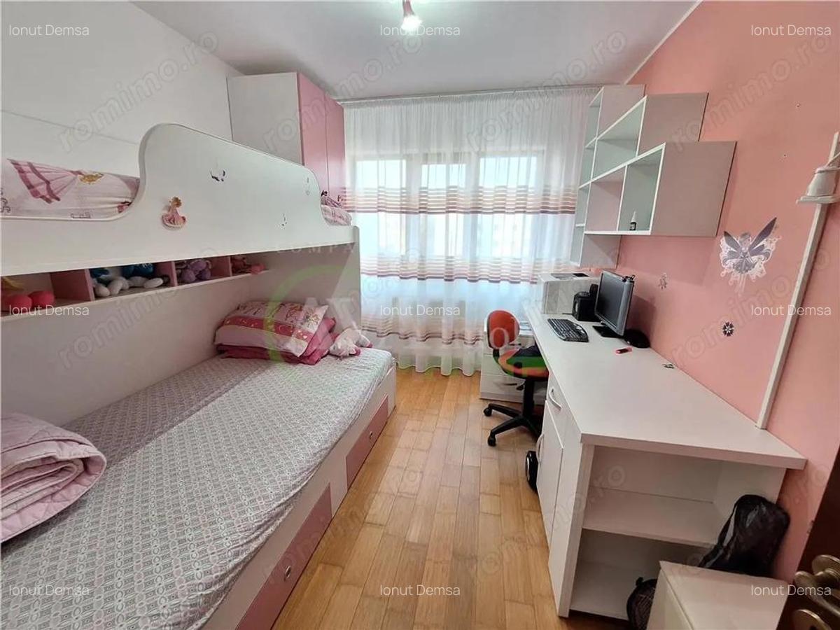 Apartament 3 camere semidecomandat, renovat si semi-mobilat, zona Cora-Bacau - 5