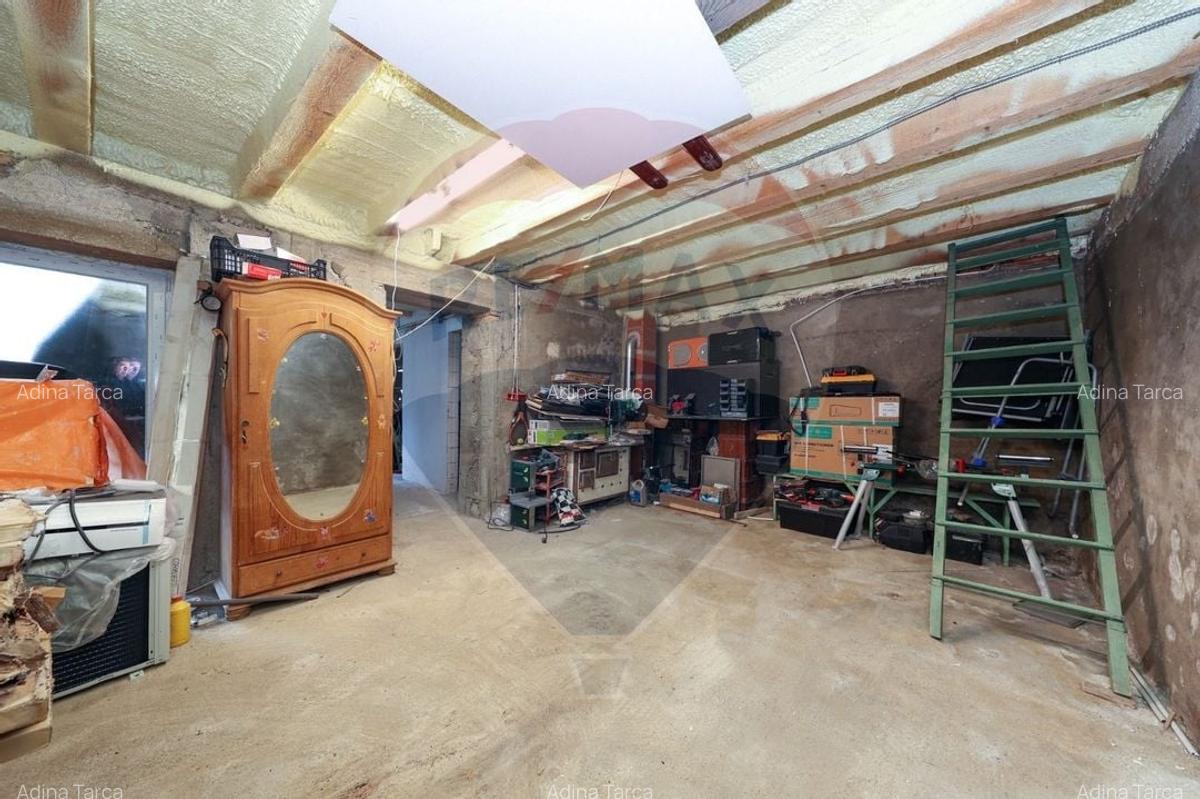 2 case cu curte proprie - locatie centrala - 20