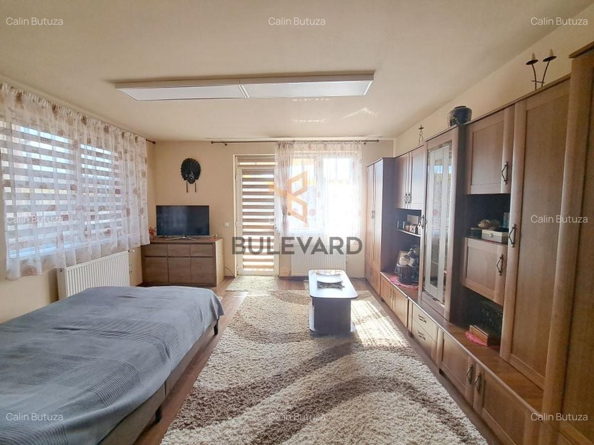 Casa 206 mp utili + pod 60 mp, 4 parcari, 304 mp teren - 8