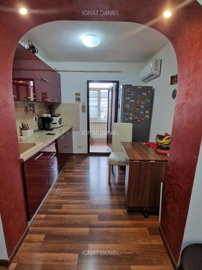 Apartament cu 3 camere ,decomandat, zona Alexandru cel Bun - 4