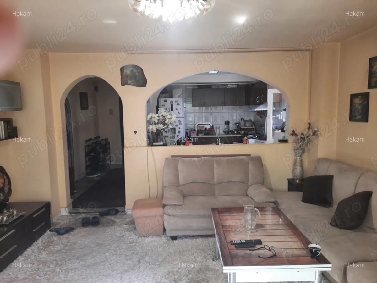 De vanzare apartament 3 camere girocului vladeasa - 6