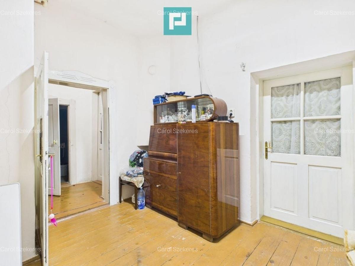 Casă cu 8 camere de renovat în Pârneava - 9