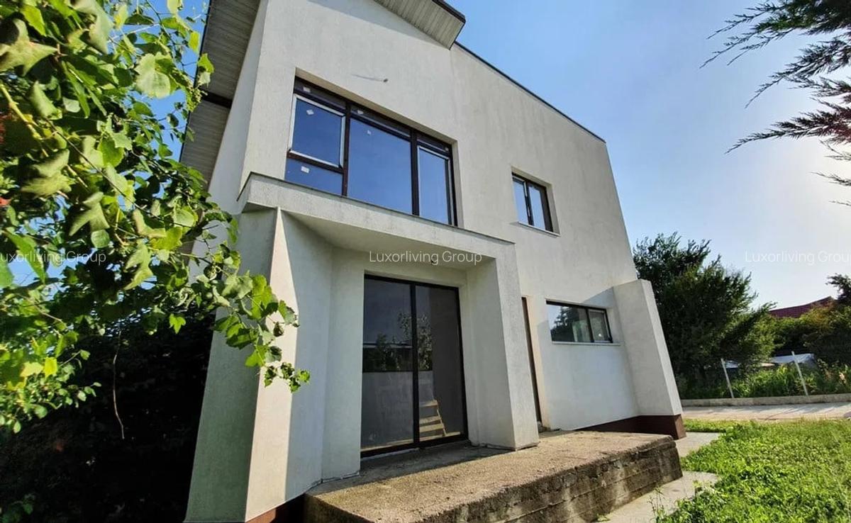 Vila spatioasa la rosu 4 camere Pipera/ pret negociabil - 1