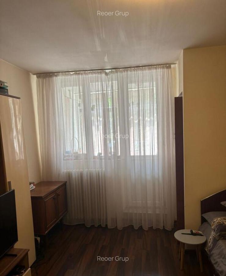 DEMOCRATIEI - gars.cf1,sd,p/4 cu balcon,G,F,T - 38900 euro - 17