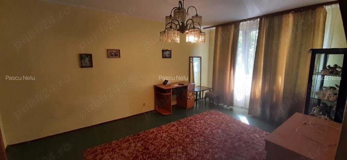 Inchiriez apartament 3 camere - 4