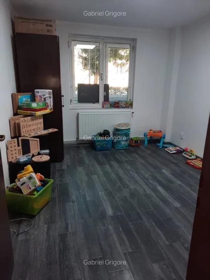Apartament cu 3 camere circular în Astra - 3