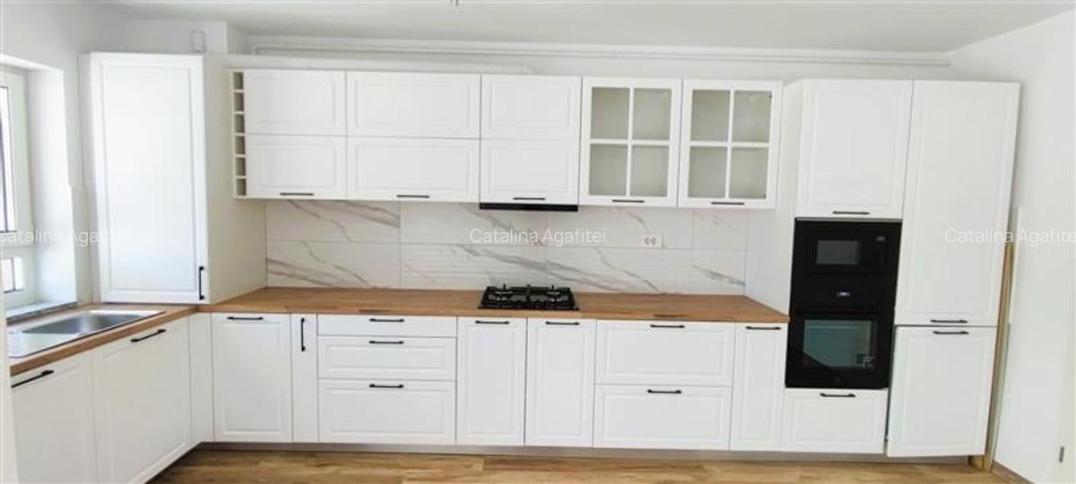 Apartament cu 3 camere decomandat în Tractorul - 1