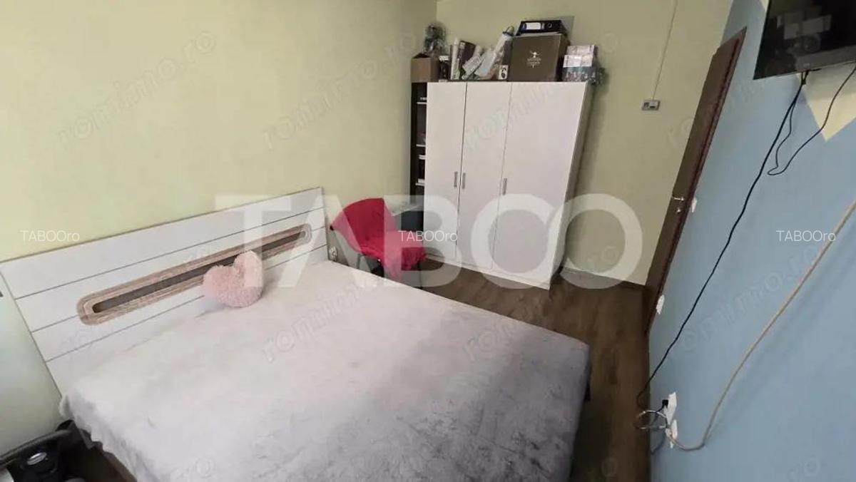 Apartament de vanzare etaj intermediar 3 camere Calea Surii Mici - 3 Apartament de vanzare etaj intermediar 3 camere Calea Surii Mici - 3