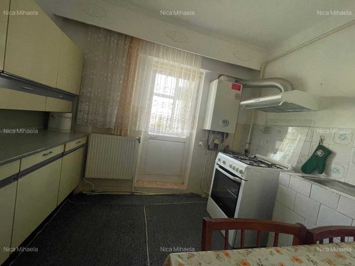 Vând apartament cu 3 camere - 10