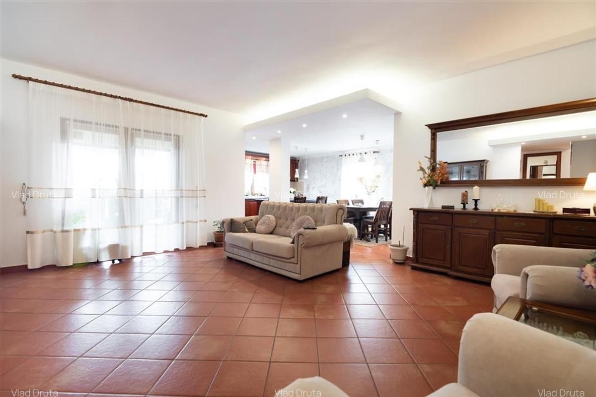Casă individuală cu 9 camere în Băile Felix - 4