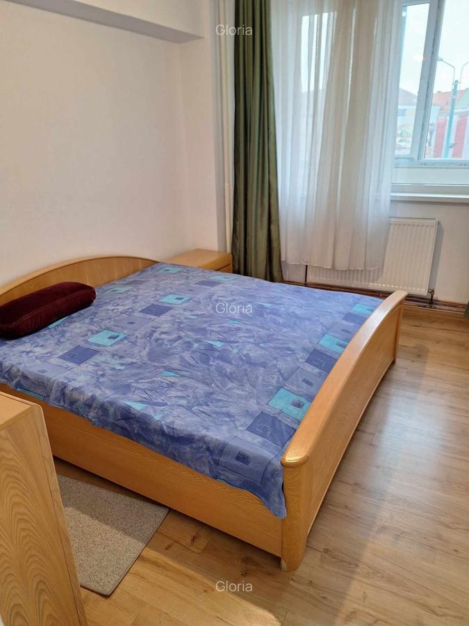 Apartament cu 3 camere decomandat, mobilat în P-ța Unirii - 24