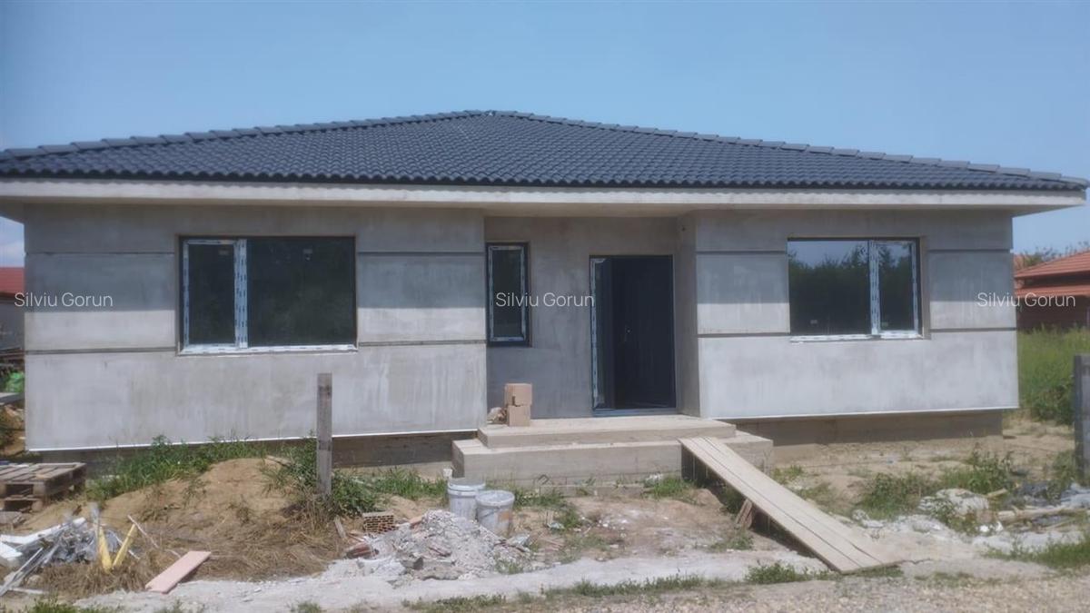 Casa noua la CHEIE cu 4 camere 2 bai si 660 mp teren in Lazuri - 2