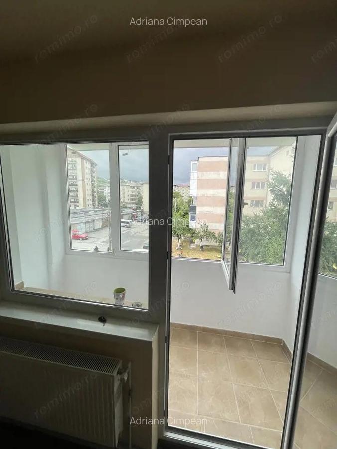 De vanzare apartament cu 3 camere, etajul 2, Dealul Florilor - 11