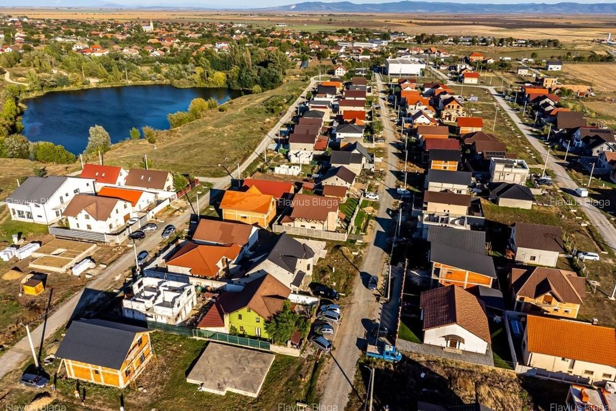 REZERVAT Casă nouă de vânzare în cartierul nou din Zimand, Comision 0 - 9