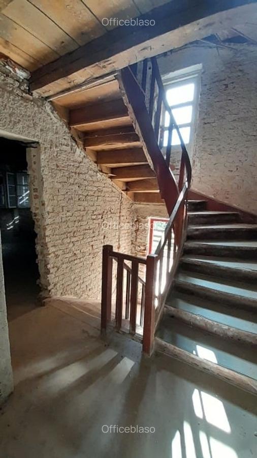 Pensiune in stilul arhitectural al cabanelor austriece, 5000 mp, teren - 9