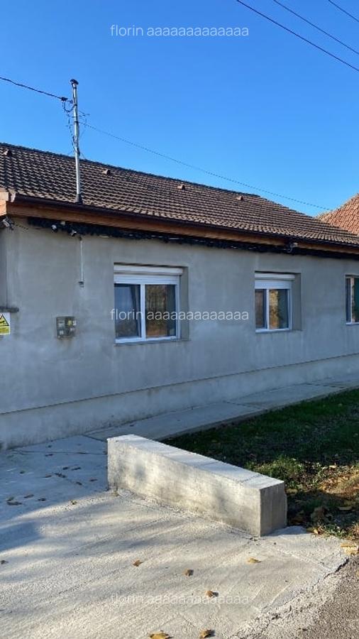 Casă de vânzare 2200 mp2 - 1