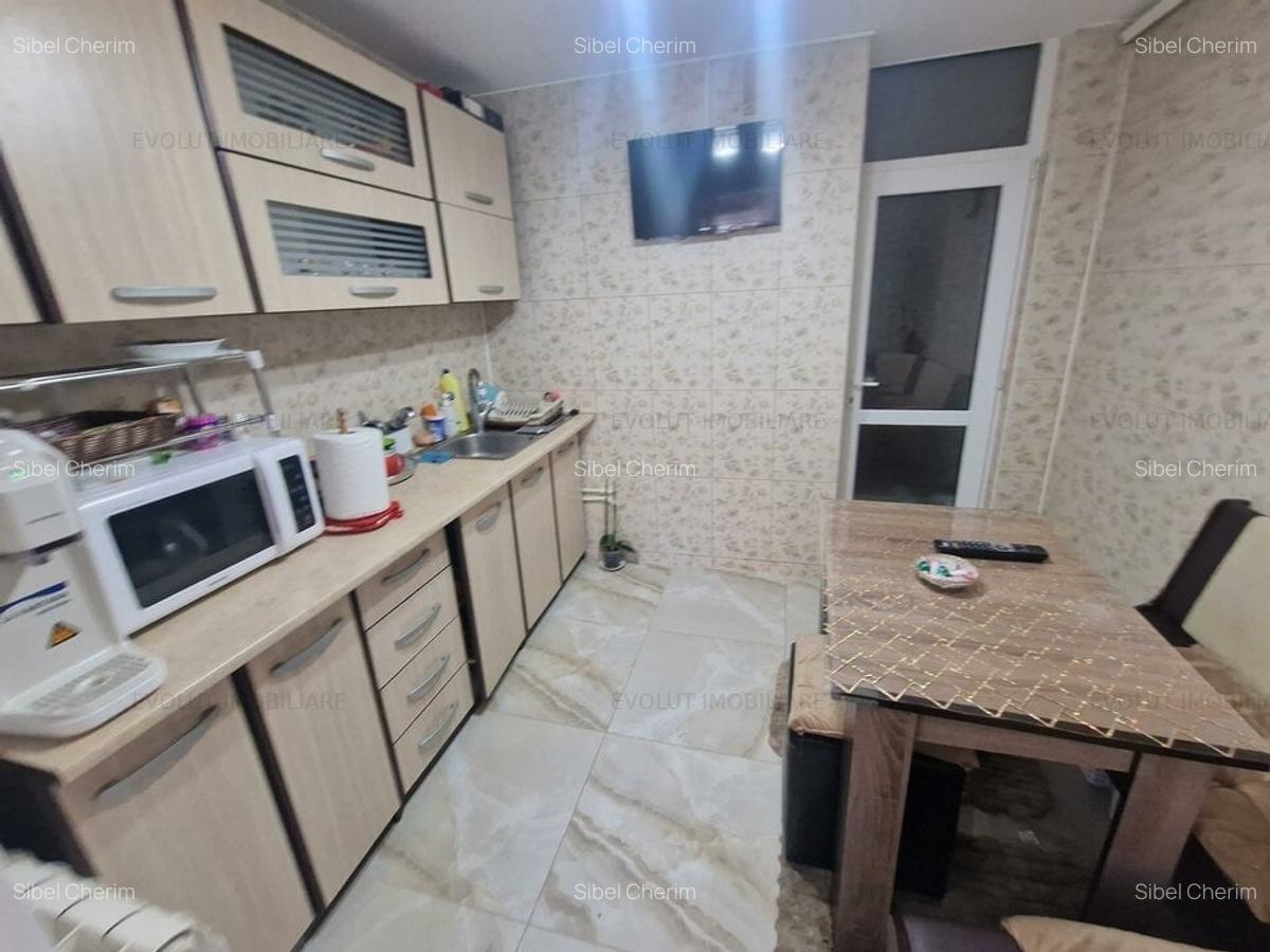 Apartament 3 camere de vanzare decomandat Inel 2 - 12