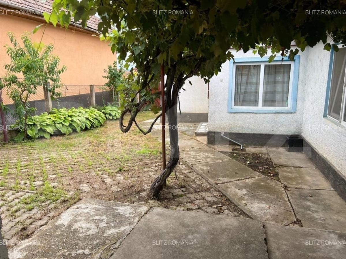 Casa de vanzare 114 mp cu pivnite, anexe si curte mare ,teren 1127 mp,Blaj - 1