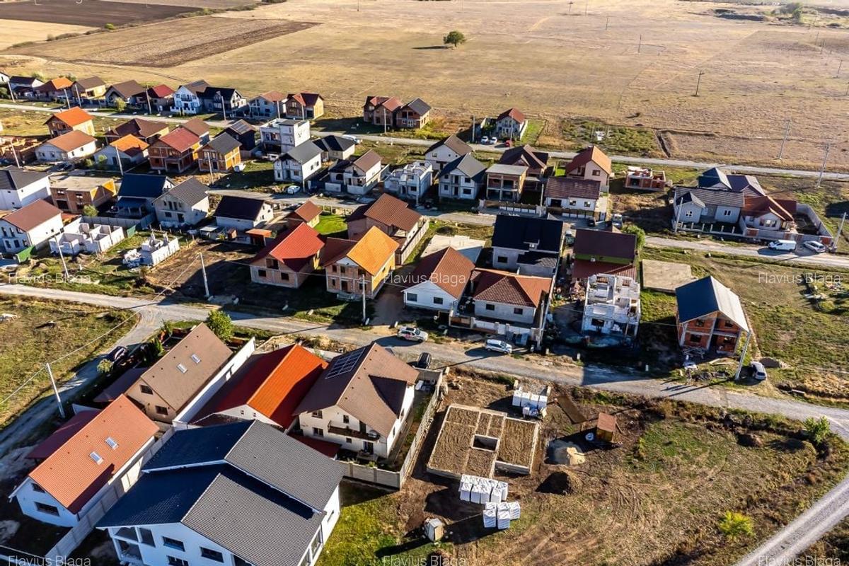 REZERVAT Casă nouă de vânzare în cartierul nou din Zimand, Comision 0 - 10