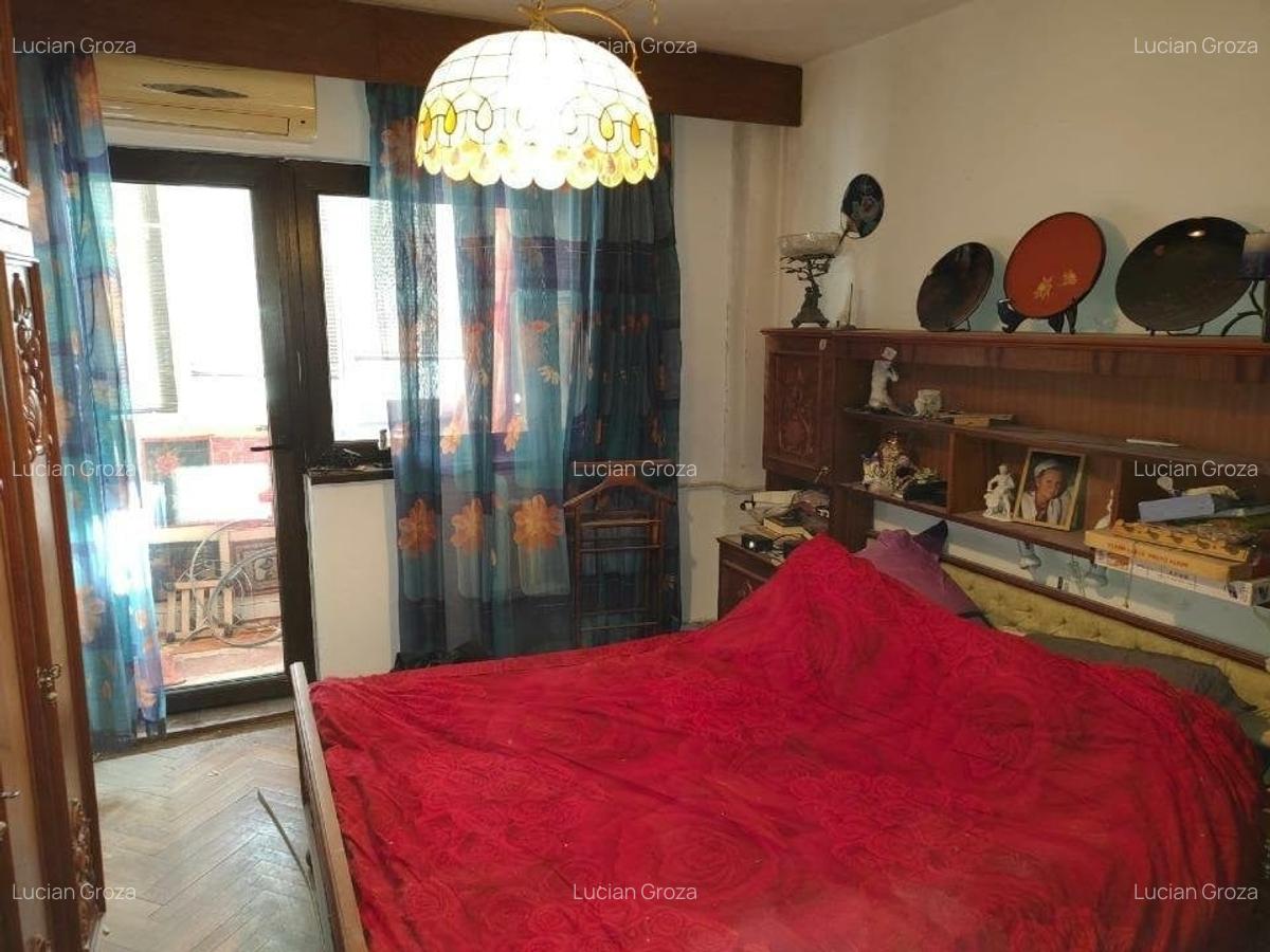 Apartament cu 4 camere decomandat în 1 Mai - 2