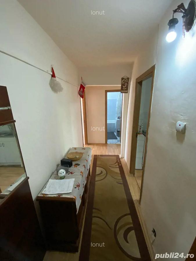 Vand apartament 2 camere decomandat - 1