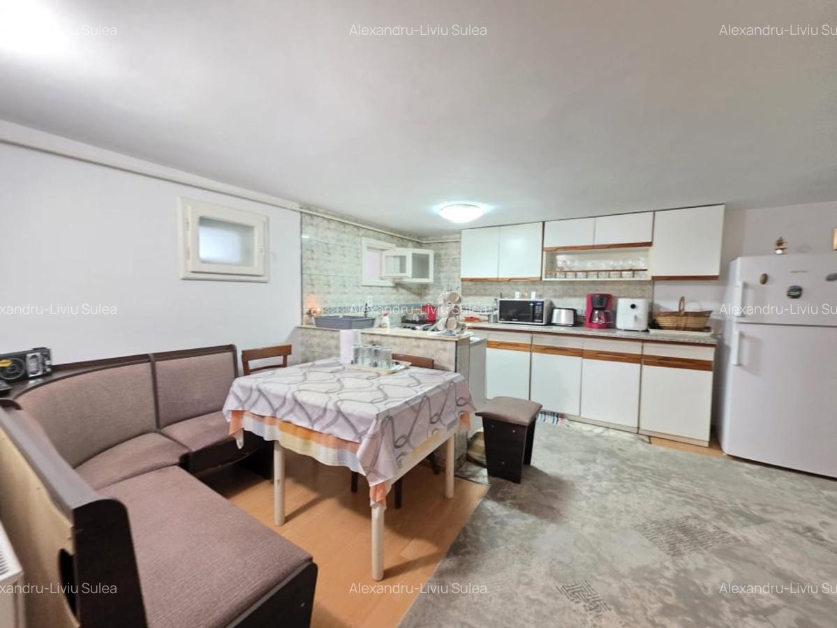 Casa cu trei camere, curte proprie, Podul Cretului, Schei - 6