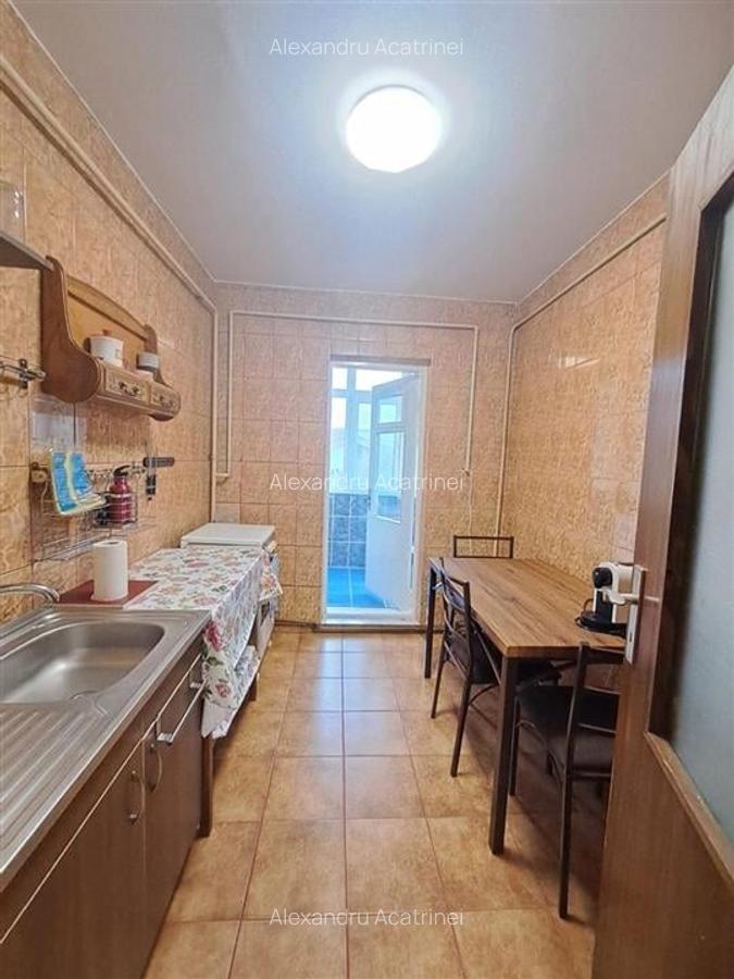 Dacia - Columnei , 2 camere decomandat cu geam la baie, liber - 2