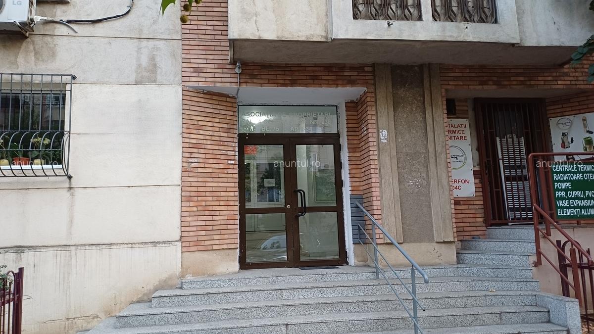 Calea Calarasi 238, an 1992, renovat, 40 mp, et. 3/7, proprietar - 2