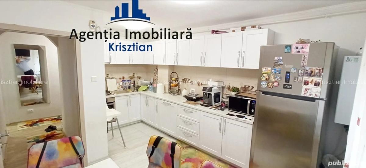 Apartament cu 3 camere de vanzare - Zona Micro 16 - 2