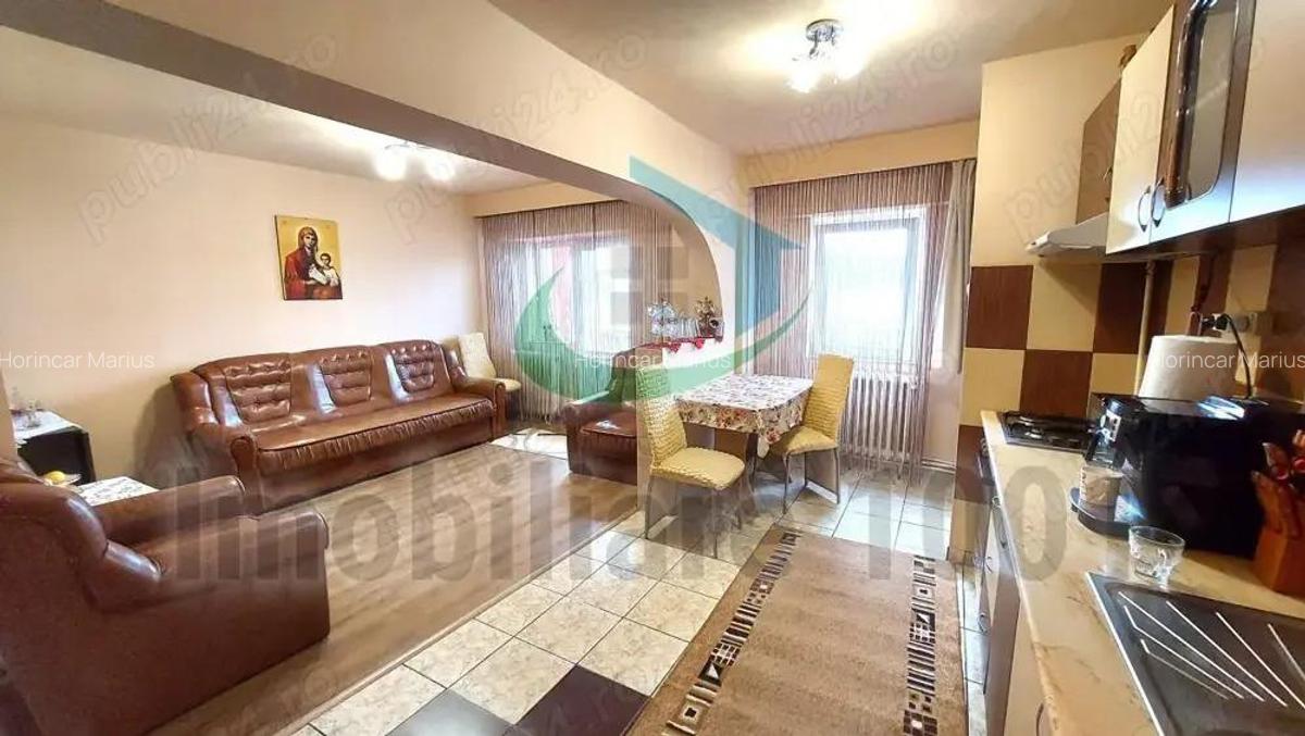 Apartament 3 camere, Vasile Alecsandri, etaj superior, zona Shopping Park Baia Mare - 1