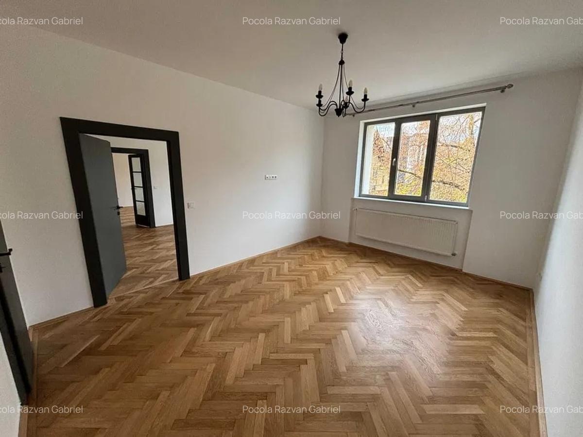 Apartament cu 5 camere,120mp, zona Centru - 1