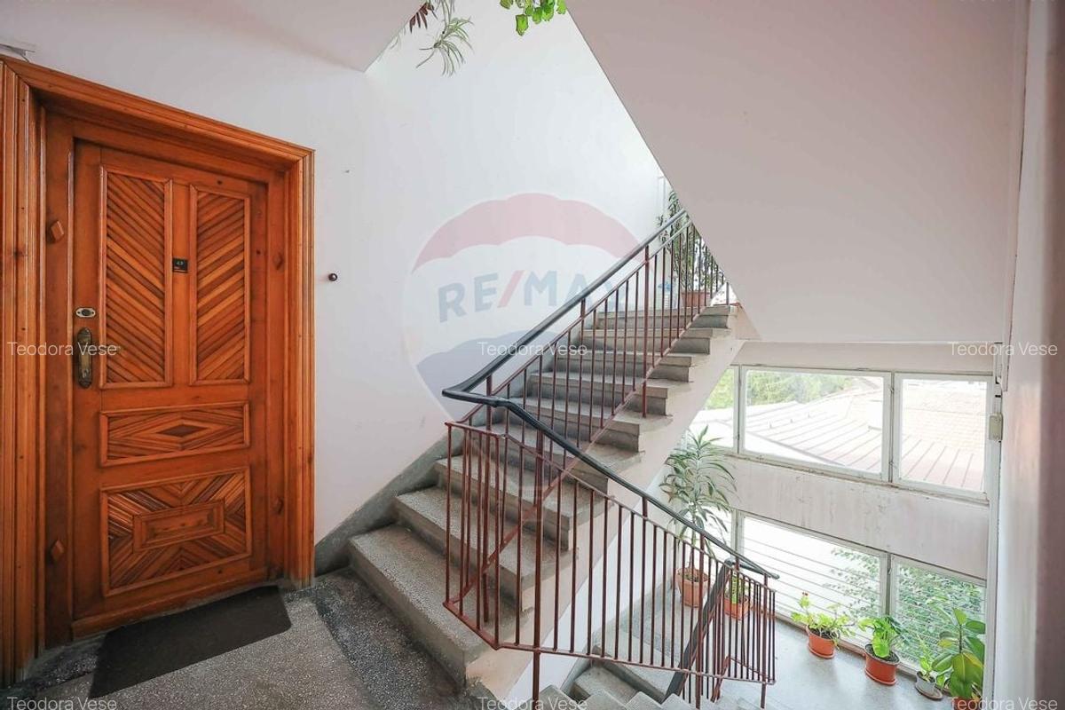Apartament decomandat cu 3 camere, 70 mp, de vanzare - Zona Cantemir - 25 Apartament decomandat cu 3 camere, 70 mp, de vanzare - Zona Cantemir - 25