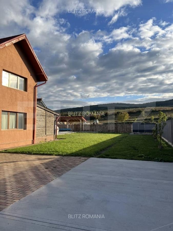 VILĂ deosebita cu piscina si panorama spre padure - 16