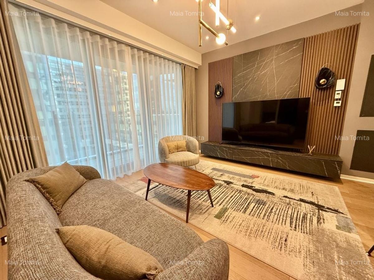 One Eliade / disponibilitate imediată - 6