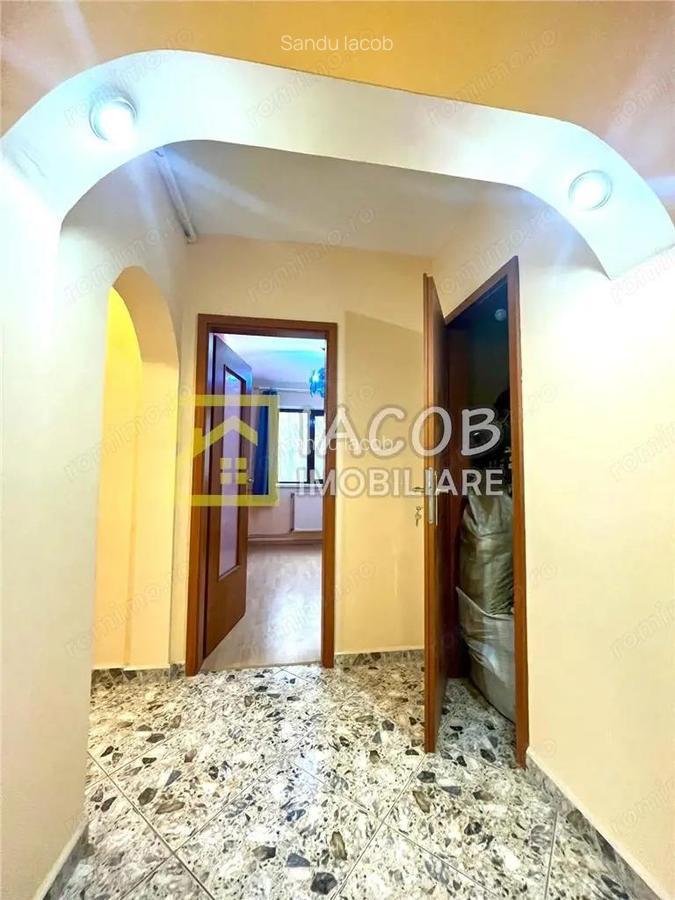 Apartament 3 camere decomandate, etaj 1, str. Narciselor 15, Bacau - 7
