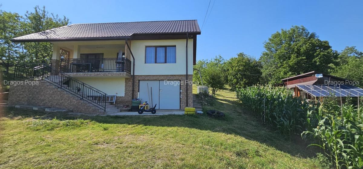 Vrei o casa mica la tara, cu tot confortul din oras? Oportunitate in Stanesti! - 2