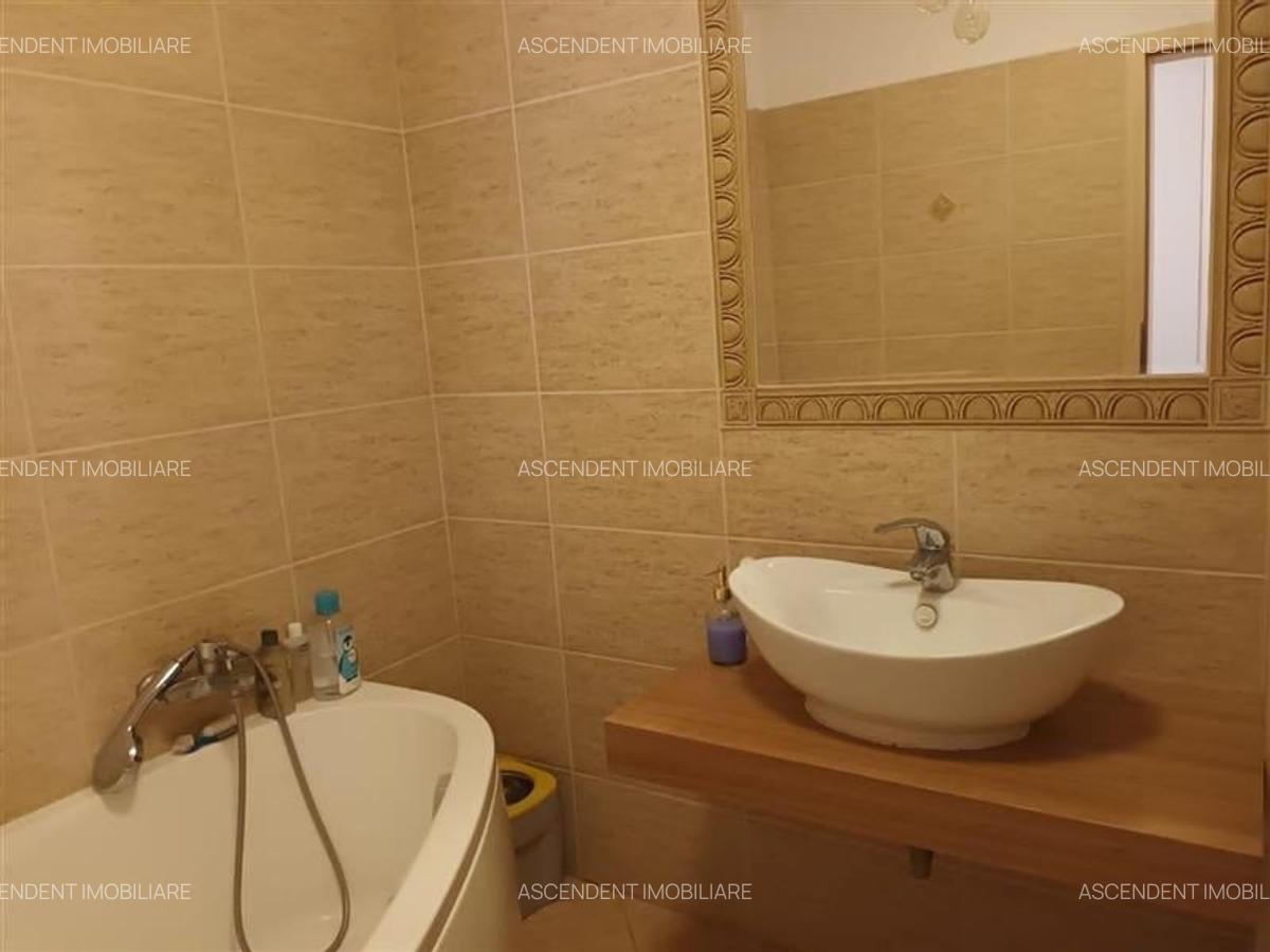 Apartament cu 3 camere decomandat în Tractorul - 6
