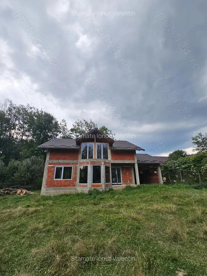 Casa noua la ro?u, 231mp, teren 1067mp, garaj - 7