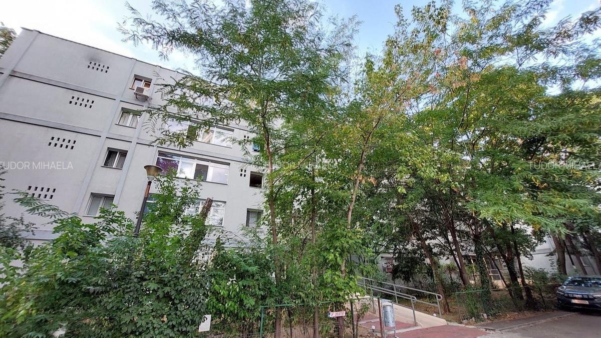 Titan Policlinica/Postavarului, bloc "C", metrou N. Grigorescu/Titan - 16