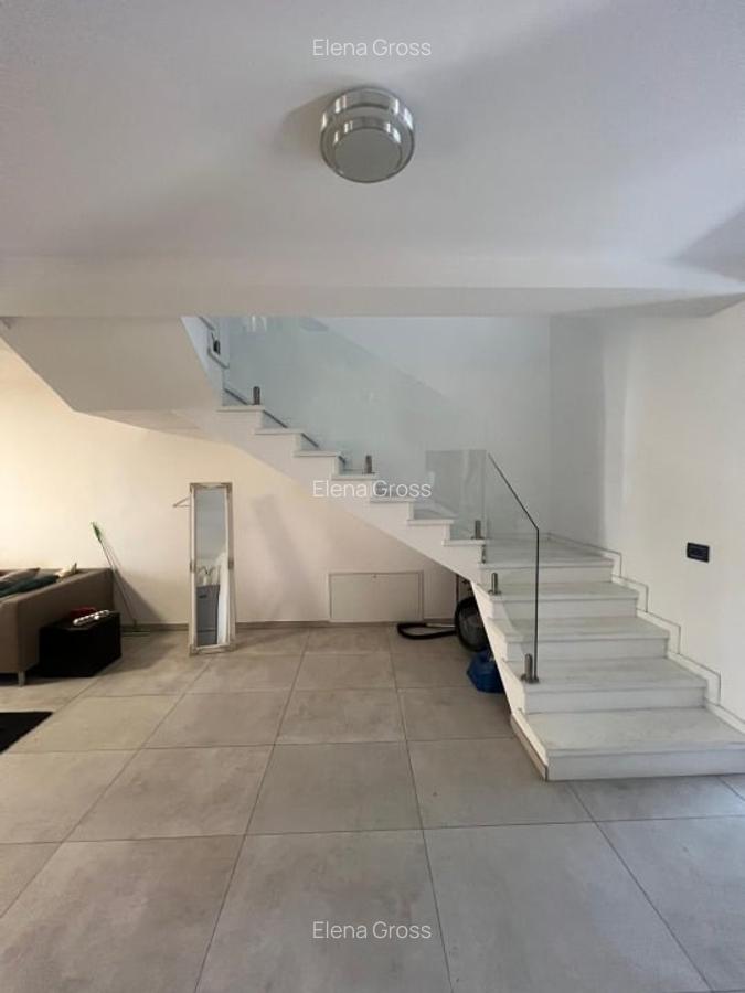 Casa mijloc triplex mobilată - 1