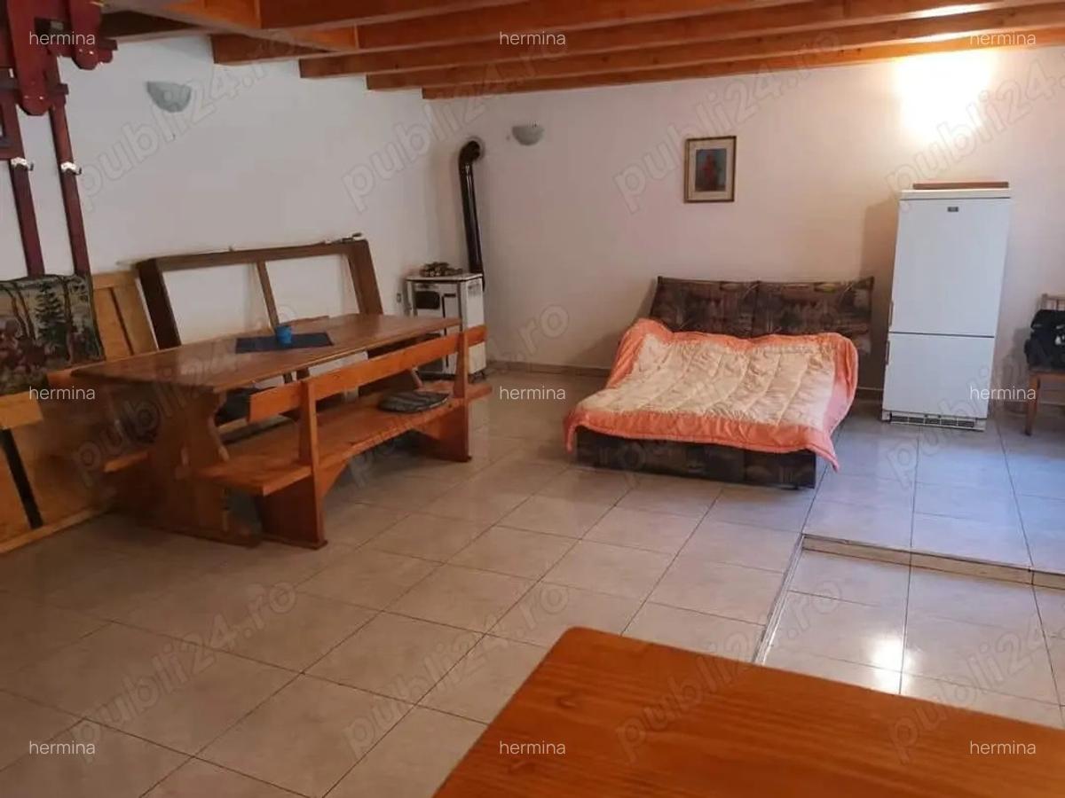 Casa de vacan?a, deosebita, sat Salard com Lunca Bradului Tel - 7