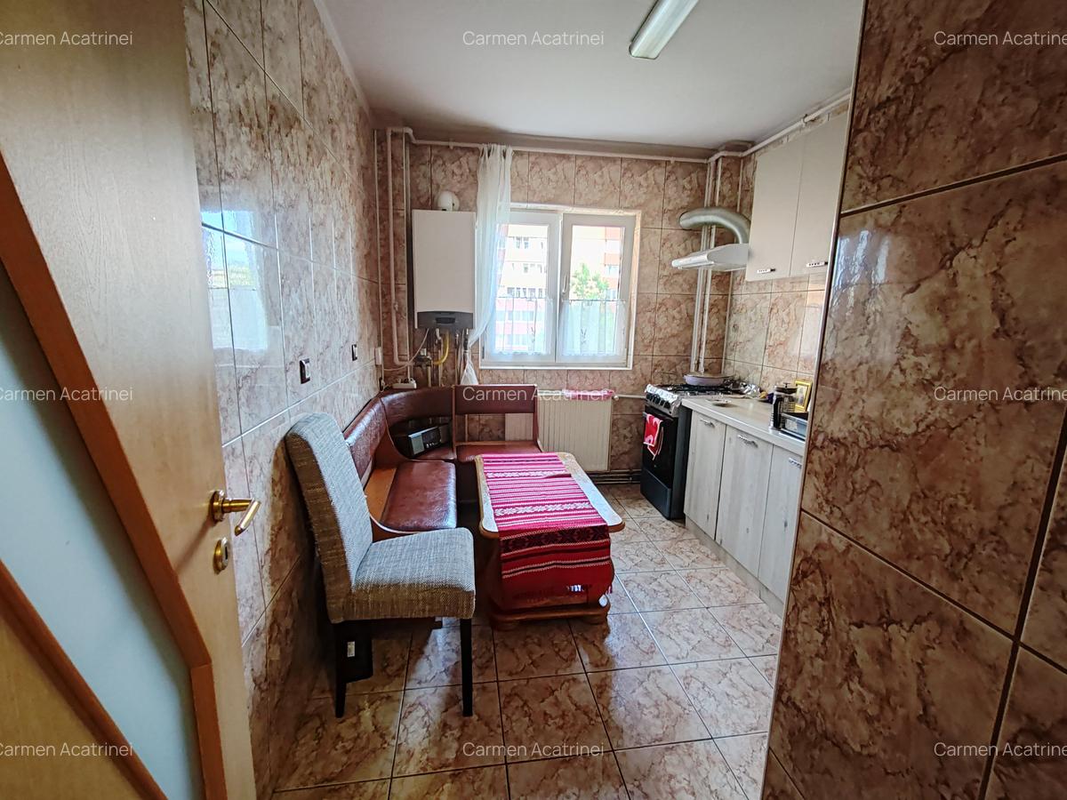 Apartament cu 3 camere decomandat în Răcădău - 11