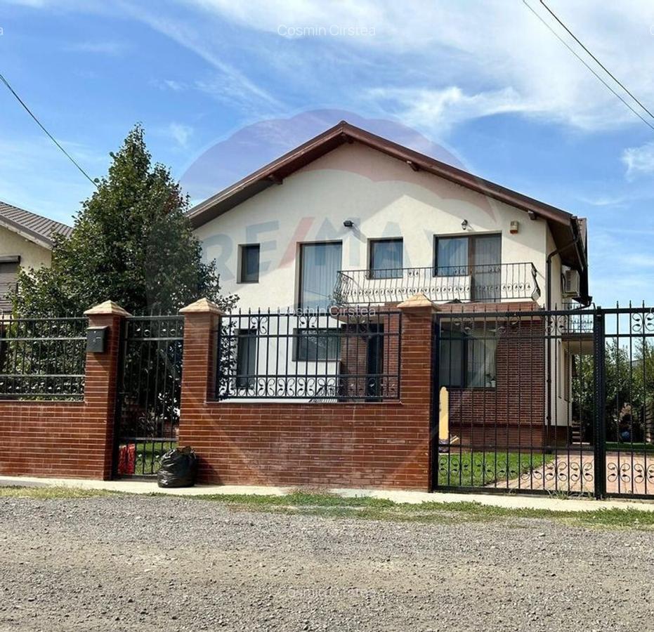 DE VANZARE Casa / Vila cu 4 camere Berceni - 2