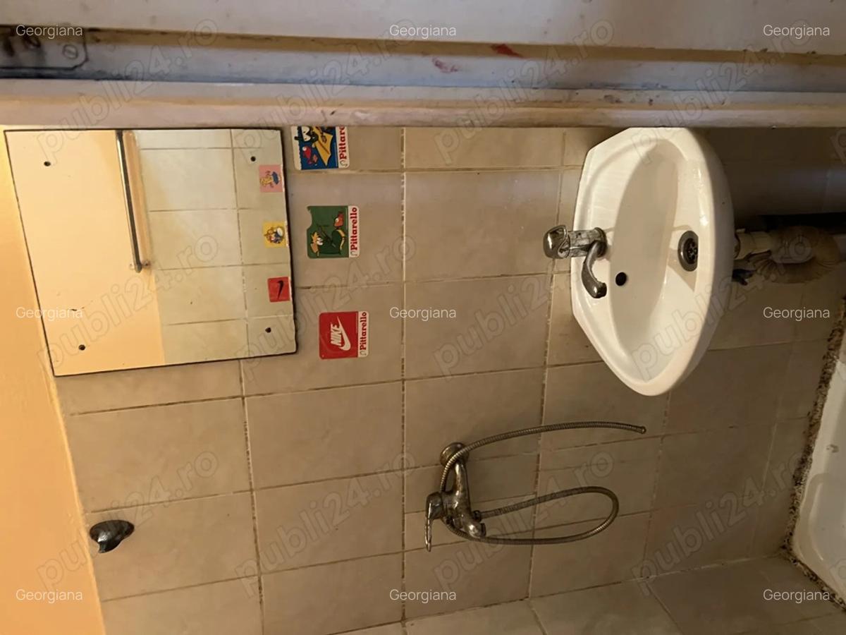 Garsoniera de vanzare cu priveli?te spre terenul de fotbal - 5